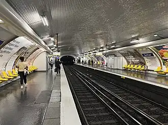 Les quais vus en direction de Gallieni.