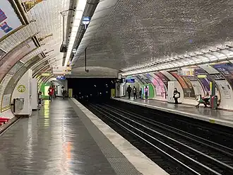 La station au niveau des quais.