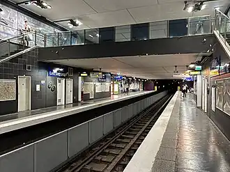 La station au niveau des quais.
