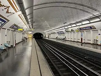 Les quais vus en direction de Mairie d'Aubervilliers.
