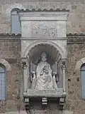 La loggia avec la statue de Boniface VIII.