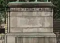 Inscription sur le socle.