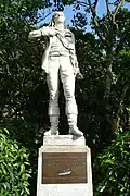 Photo en couleur du statue de Charette au moment de son exécution, un doigt pointé vers son cœur.