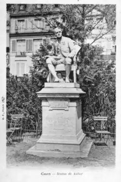 Monument à Daniel-François-Esprit Auber (1883), Caen, square de la place de la République.