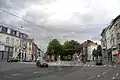 Situation du monument à la porte de Bruges.