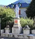 Une statue.