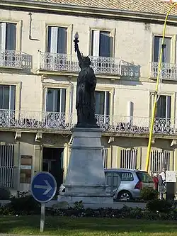Réplique à Lunel.