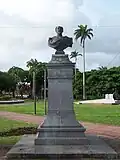 La statue du général Frébault sur la place de la Victoire de Pointe-à-Pitre.