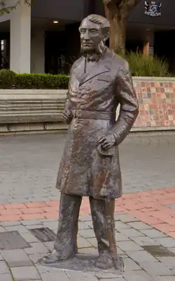 Statue du capitaine John Hamilton&nbsp;(en) en 2017 à Hamilton.