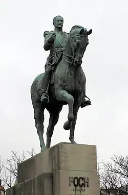 Détail de la statue équestre.