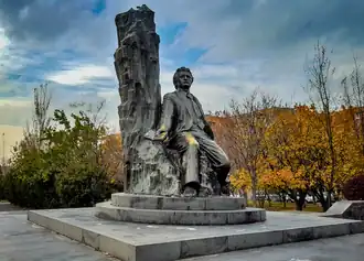 Statue d’Hovhannes Shiraz dans le district de  Malatia-Sebastia.