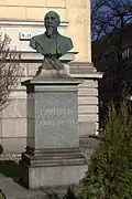 Statue de Leo Mechelin sculptée par Walter Runeberg et érigée en 1943 devant la Maison des États