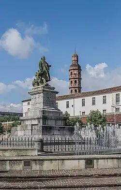 Statue à Cahors.