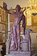 Satyre de la Villa d'Hadrien. IIe&nbsp;siècle d’après une statue de l'hellénistique final. Marbre rouge de Laconie, H. 1,67&nbsp;m. Musées du Capitole