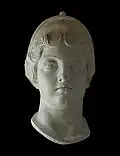 Tête d'une statue monumentale.