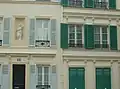 N° 20, maison avec statue.