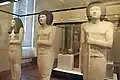 Statues des époux Sépa et Nisiouâ - Musée du Louvre, Paris (de gauche à droite : LP 1702, LP 1703 et LP 1704).