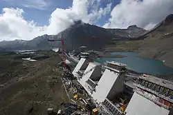 Barrage en construction.