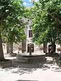 Place de la fontaine de Sainte-Eulalie-de-Cernon.