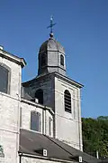Le clocher de la Collégiale, avec sa forme de cloche caractéristique
