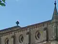 Croix celtique sur le toit de l'église