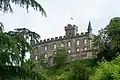 Le château vu de la route départementale 10 (mai&nbsp;2009)