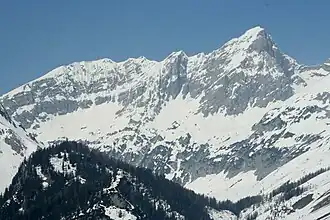 Vue de la Stempeljochspitze, au centre.