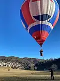 Essais de pilotage au sol d'une montgolfière en vol captif mobile à Beuil