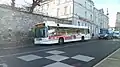 Volvo 7700 I numéro 573 à l'arrêt Les Halles sur la ligne 5 direction Soyaux