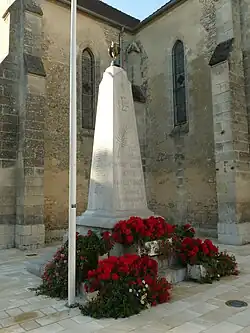 Le monument aux morts.