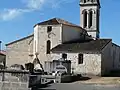 L'abside de l'église et le cimetière.