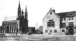 Ancienne église de l’Immaculée Conception (à gauche).