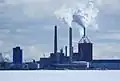 Port de Vihreäsaari et papeterie de Stora Enso vus de Varjakka à Oulunsalo.