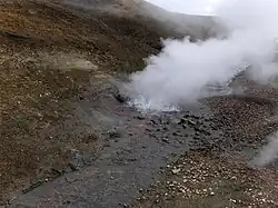 Stórihver (« la grande source chaude&nbsp;») vers le centre de la caldeira.