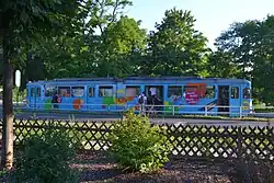 Description de l'image Straßenbahn Schöneiche mit Radio-Teddy-Werbung.jpg.