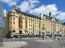 vänster