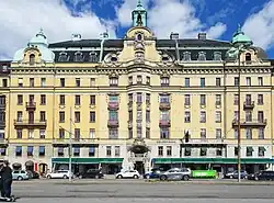 vänster
