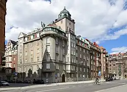 vänster