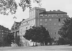 vänster