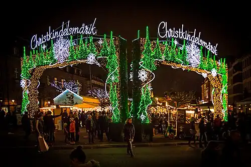 Le Christkindelsmärik sur la place Broglie.