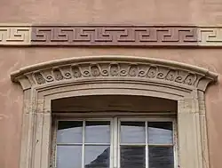 Frises moulurées.