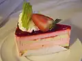 Une part de gâteau aux fraises