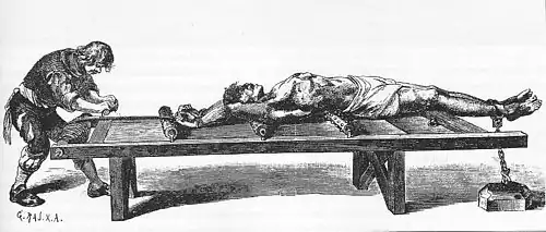 Condamné sur le chevalet.