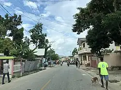 Scène de rue dans la ville de Petit-Goâve.