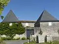 Logis, au bourg