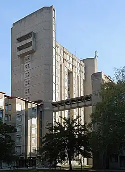 Résidence étudiante (1971) conçue par Georgi Konstantinovski à Skopje
