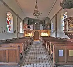 Orgue sur tribune.