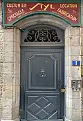 Porte du no&nbsp;1 de la rue, en 2019.