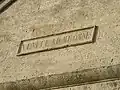 Inscription sur le tympan « Venez tous à moi »