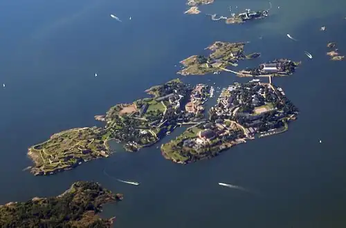Vue aérienne des huit îles de Suomenlinna.